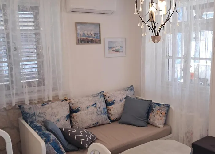 1918apartman Centar,poljana * 希贝尼克